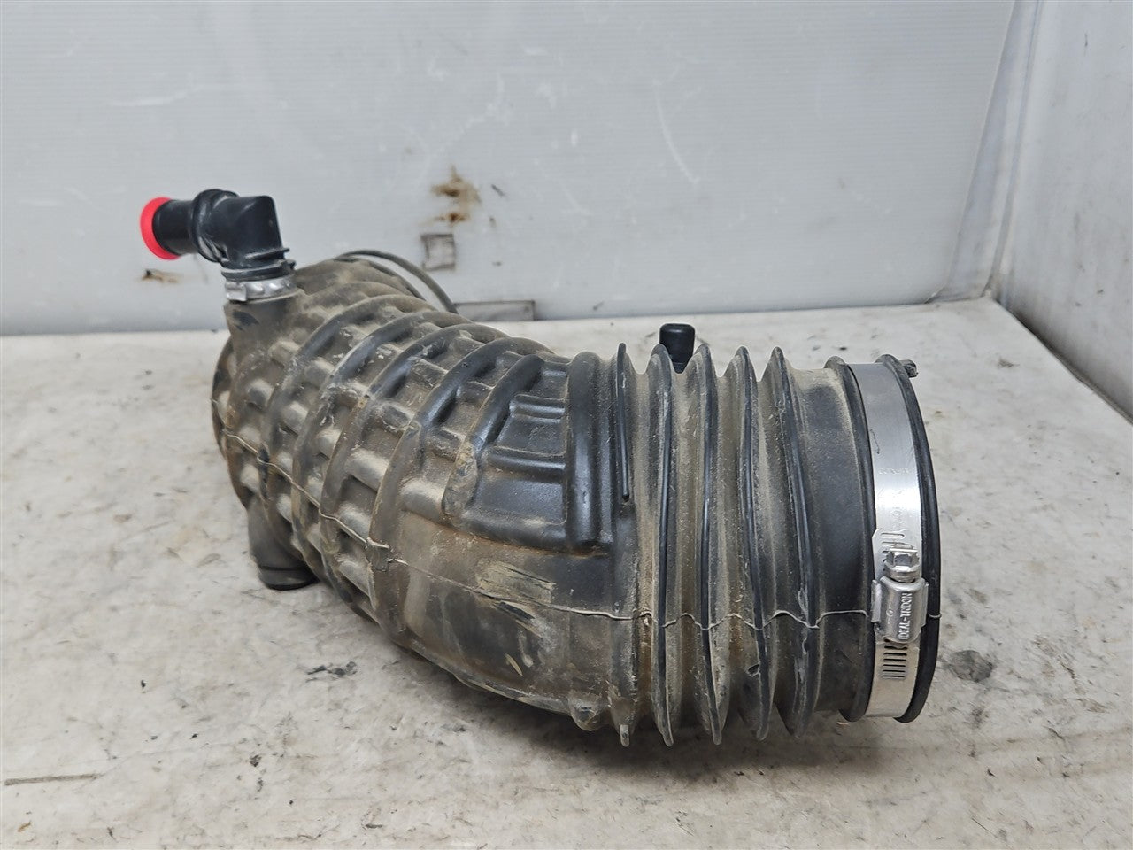 2017 CAMARO SS 6.2 OEM AIR INTAKE ELBOW 84468185 33682 - image 2