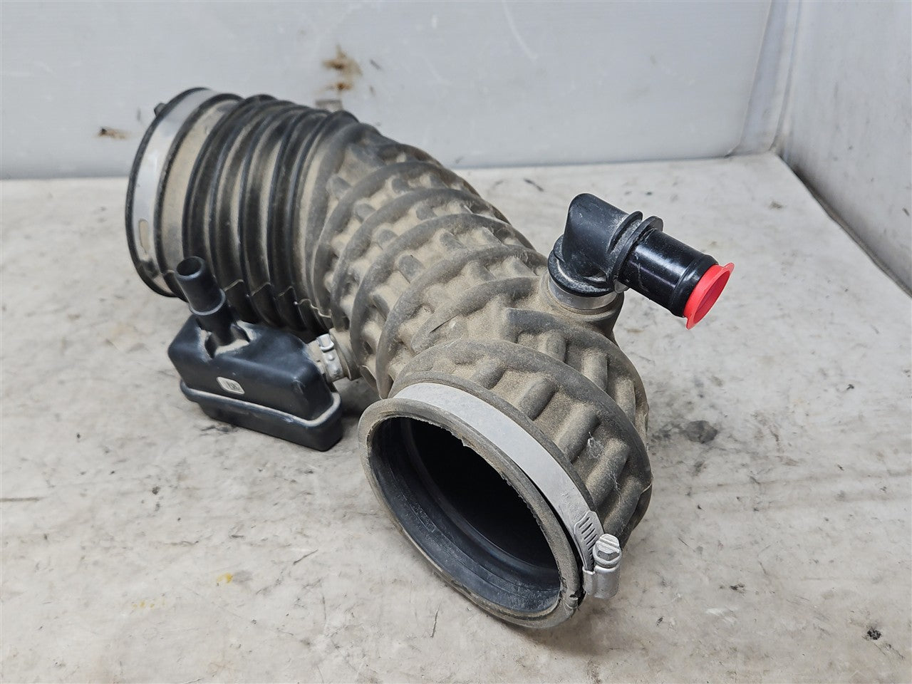 2017 CAMARO SS 6.2 OEM AIR INTAKE ELBOW 84468185 33682 - image 4