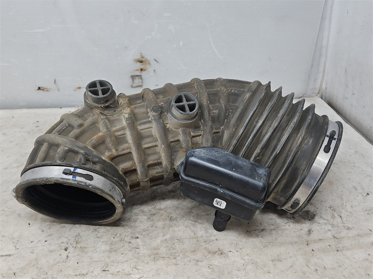 2017 CAMARO SS 6.2 OEM AIR INTAKE ELBOW 84468185 33682 - image 8