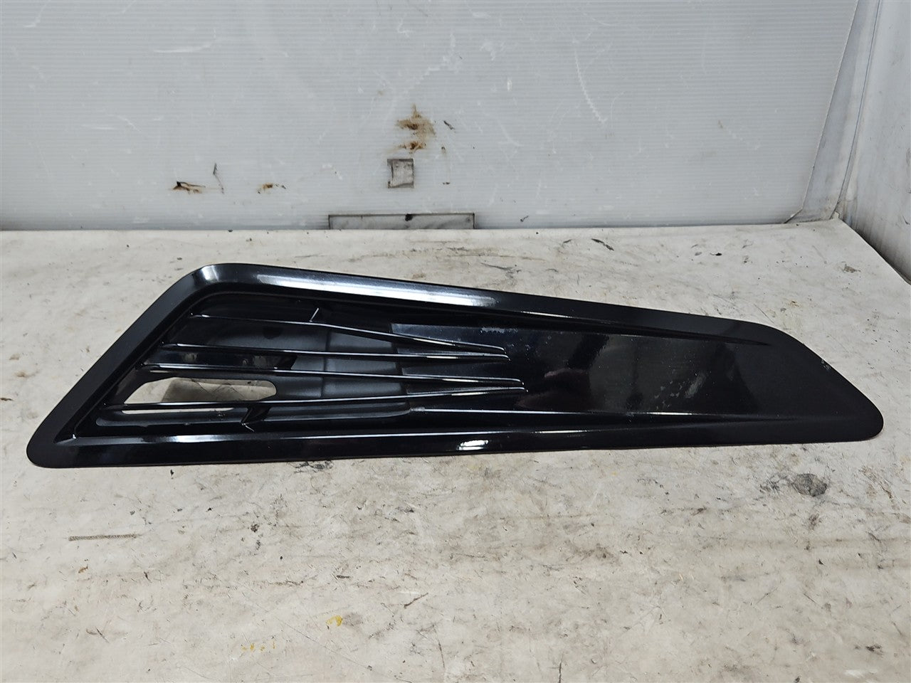 2017 CAMARO SS RH PASSENGER HOOD SCOOP 23403776 33683 - image 1