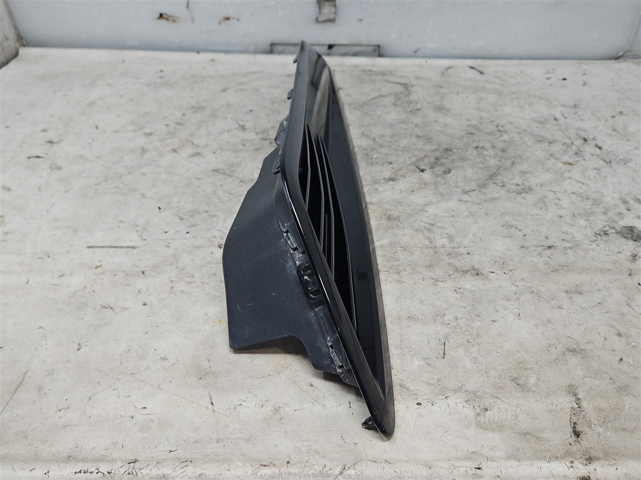 2017 CAMARO SS RH PASSENGER HOOD SCOOP 23403776 33683 - image 2