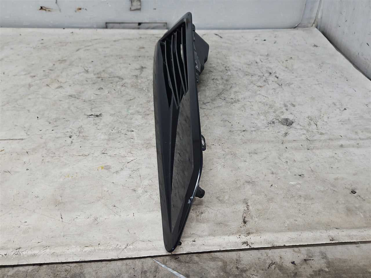 2017 CAMARO SS RH PASSENGER HOOD SCOOP 23403776 33683 - image 4