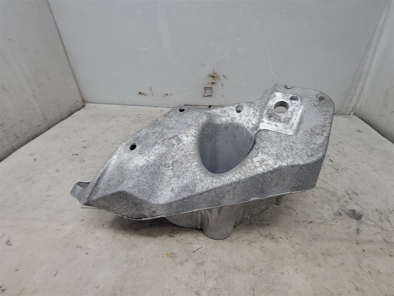 2017 CAMARO LH DRIVER ENGINE MOUNT STAND 33690 - image 4