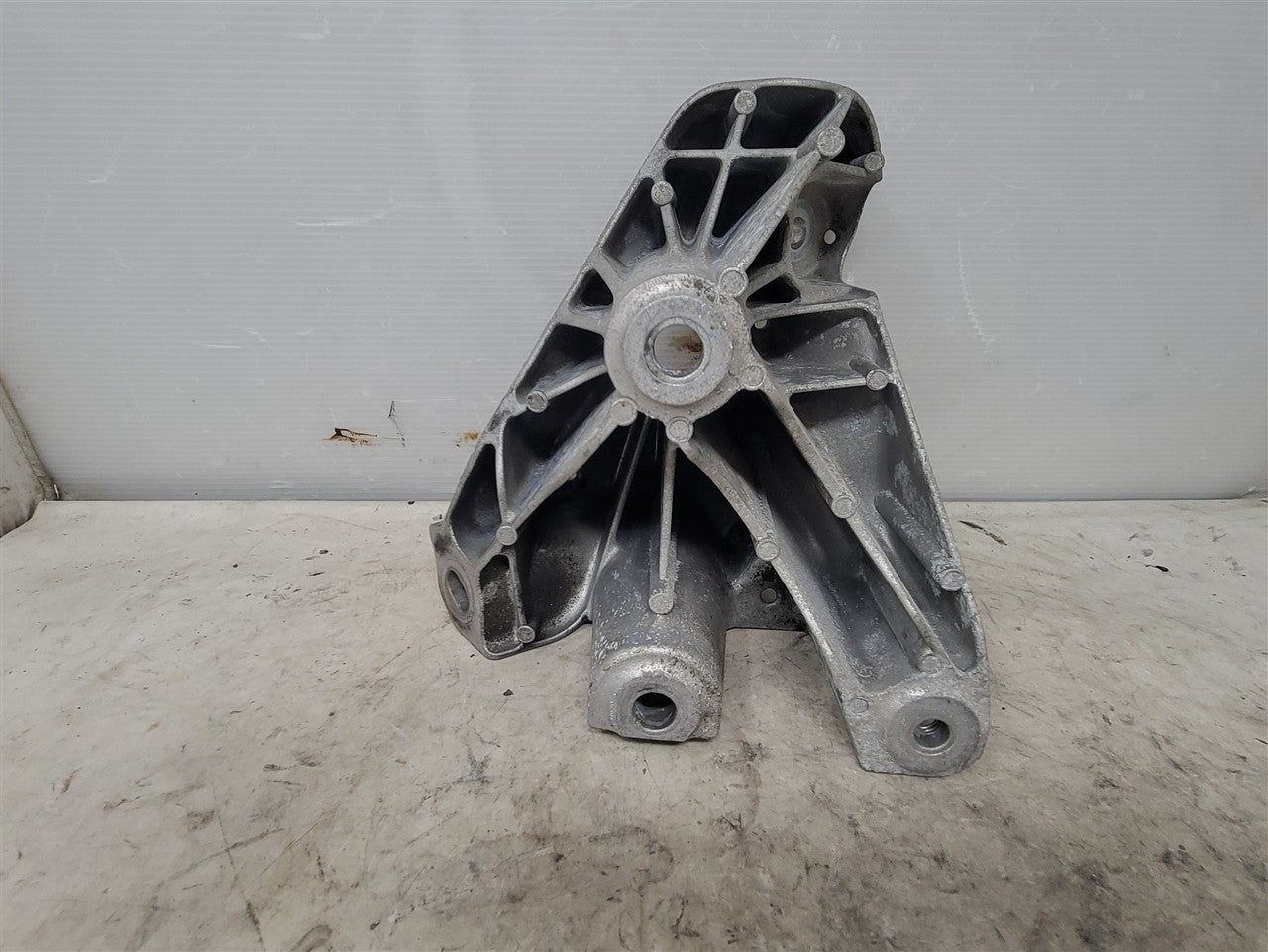 2017 CAMARO LH DRIVER ENGINE MOUNT STAND 33690 - image 7