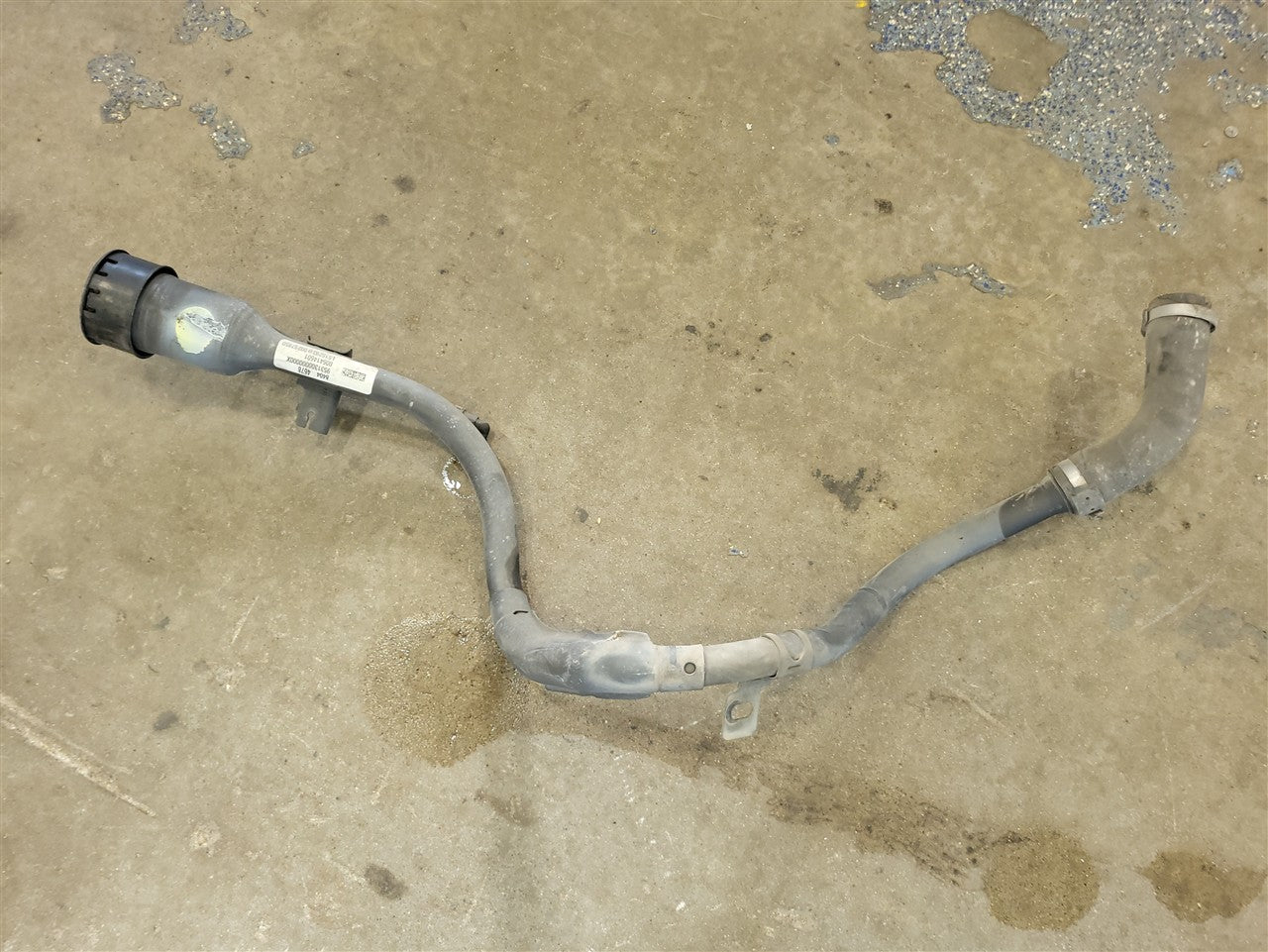 2017 CAMARO FUEL FILLER NECK 84683322 84218958 33691 - image 1