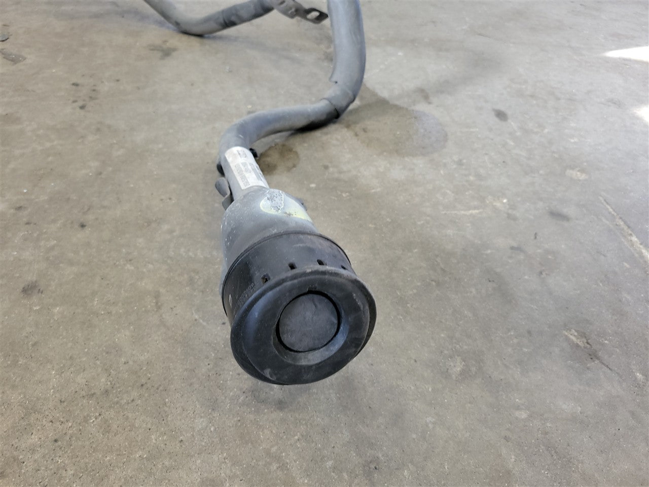 2017 CAMARO FUEL FILLER NECK 84683322 84218958 33691 - image 3