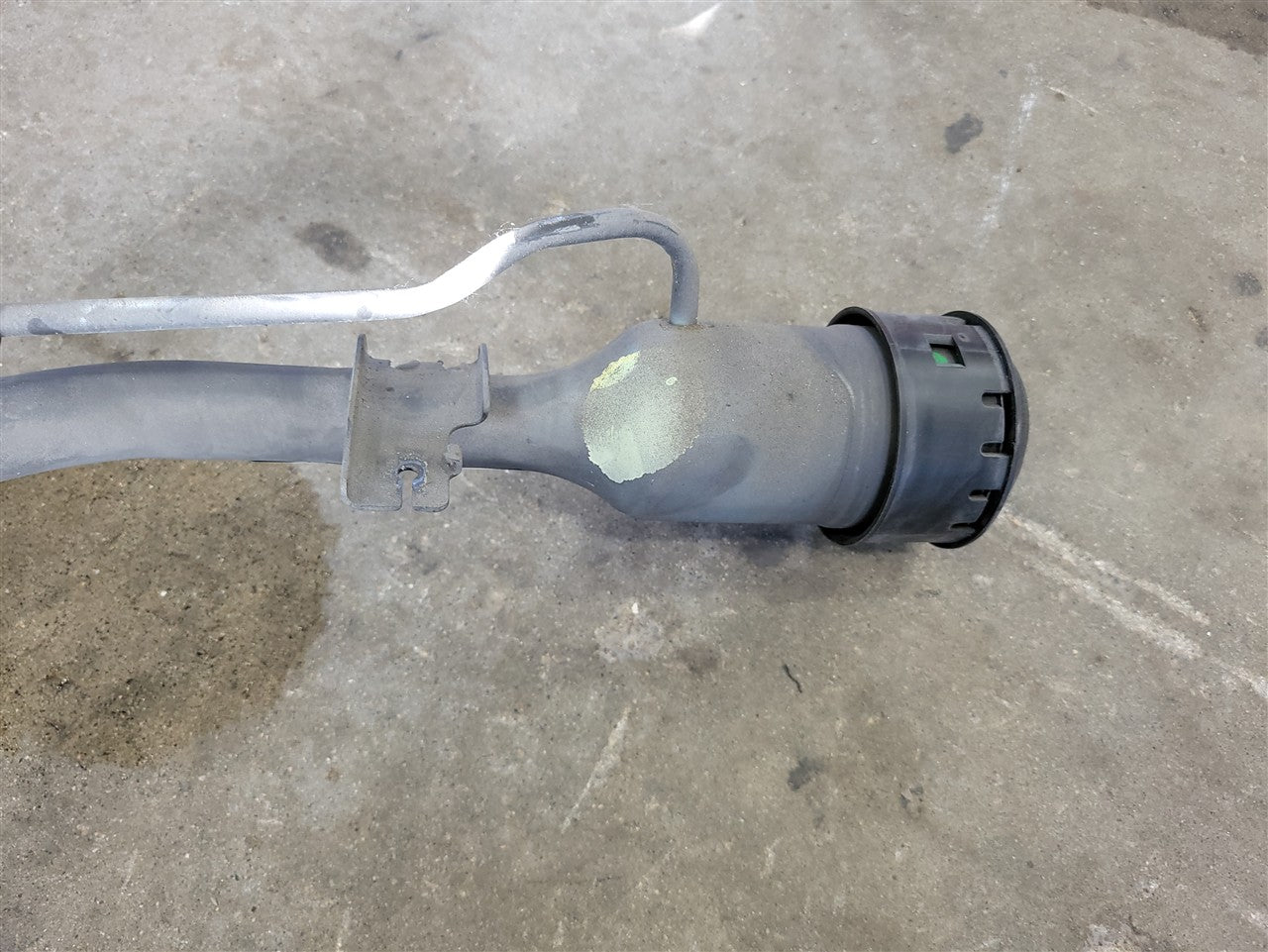 2017 CAMARO FUEL FILLER NECK 84683322 84218958 33691 - image 8
