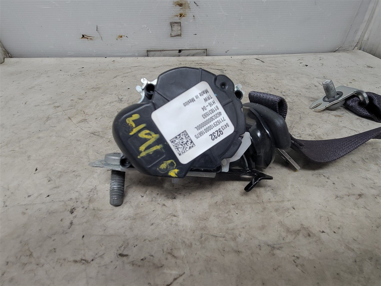 2017 CAMARO LH DRIVER REAR SEAT BELT RETRACTOR 33692 - image 4