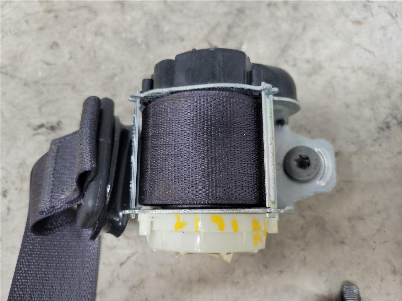 2017 CAMARO LH DRIVER REAR SEAT BELT RETRACTOR 33692 - image 6