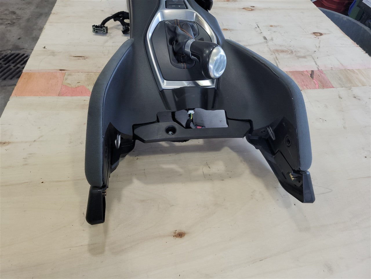 2017 CAMARO FIFTY EDITION CONSOLE AUTO 33697 - image 8