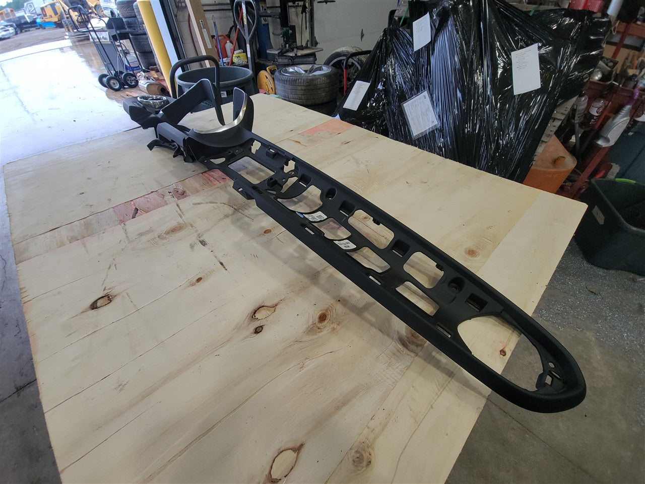 2016 CAMARO CLUSTER RADIO DASH BEZEL 84225815 33706 - image 3