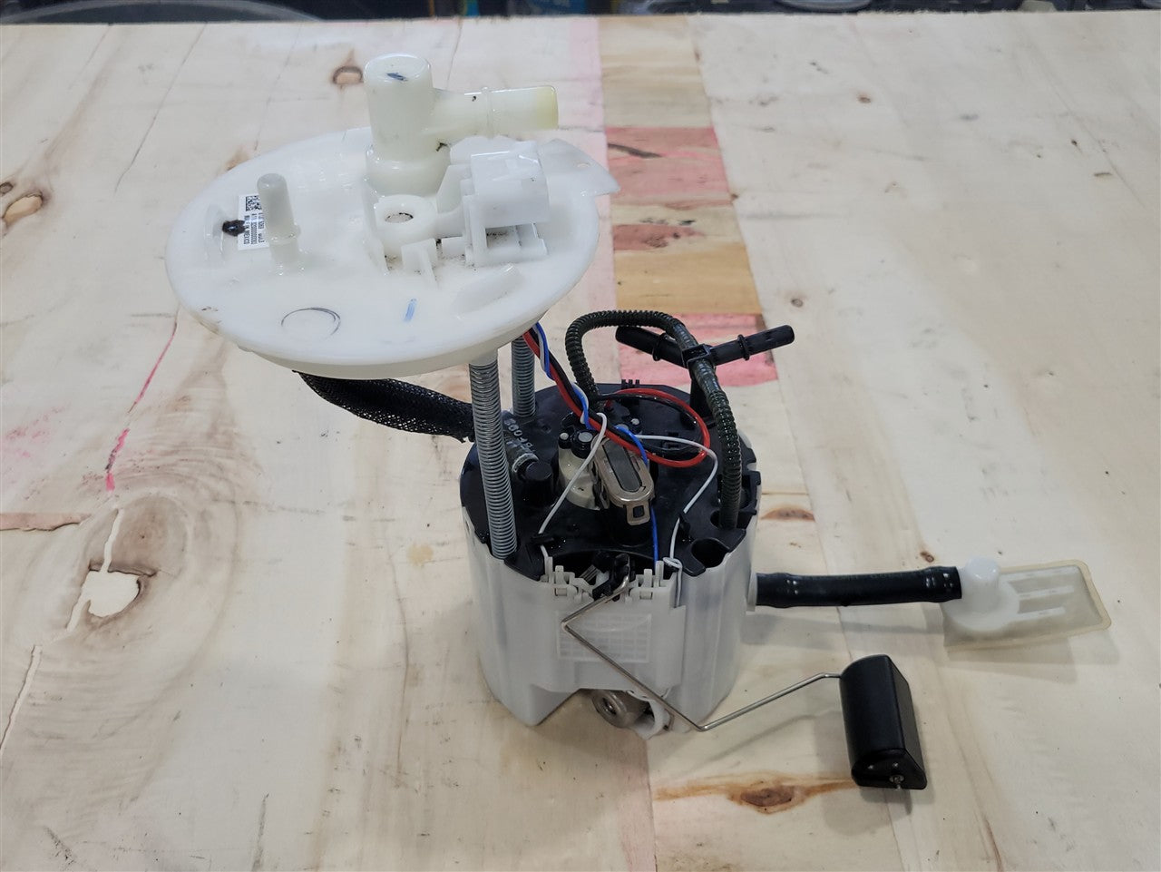 6.2L SS IN TANK FUEL PUMP 90K MI 33708 - image 1