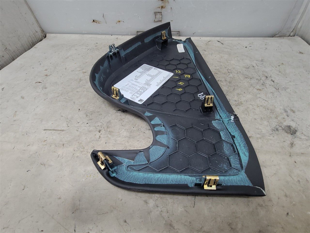 2020 ESCALAESV RH DASH END TRIM FUSE COVER 23434588 33709 - image 9