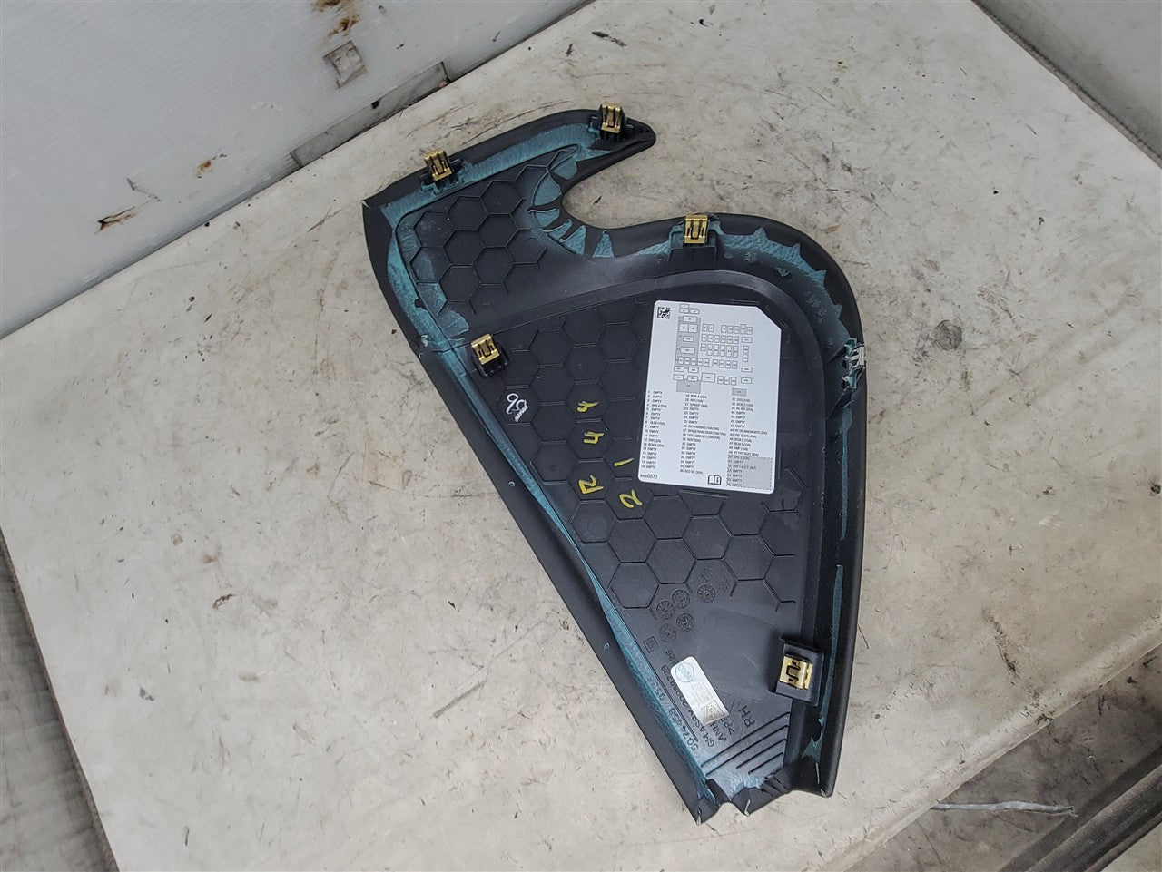 2020 ESCALAESV RH DASH END TRIM FUSE COVER 23434588 33709 - image 11