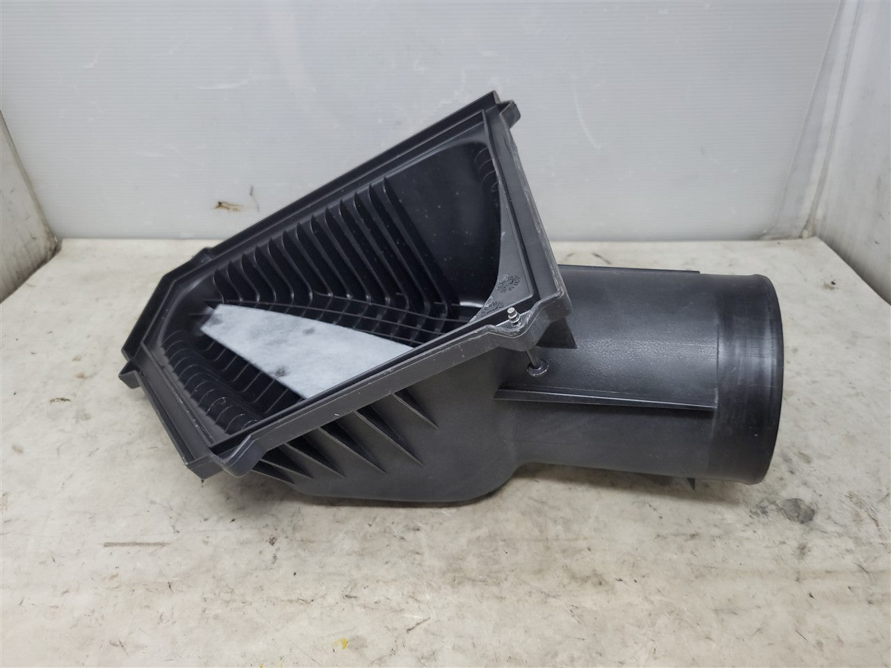 2017 CAMARO OEM AIR BOX INTAKE LID ONLY 84008589 33714 - image 7