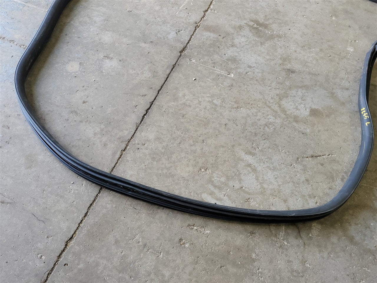 2013 CAMARO LH DRIVER DOOR WEATHERSTRIP 33720 - image 2