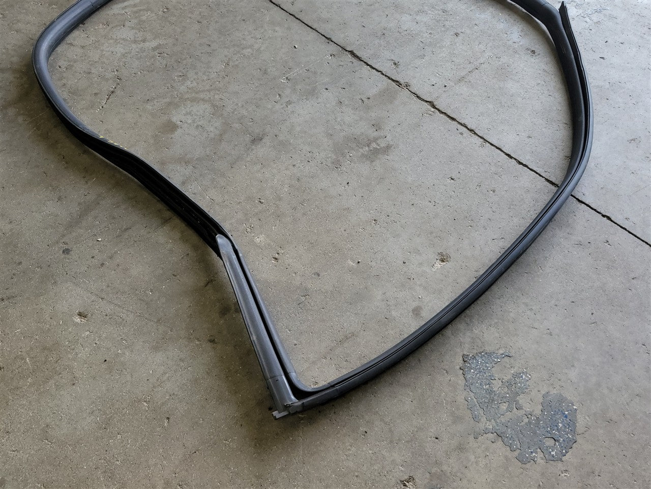 2013 CAMARO LH DRIVER DOOR WEATHERSTRIP 33720 - image 5