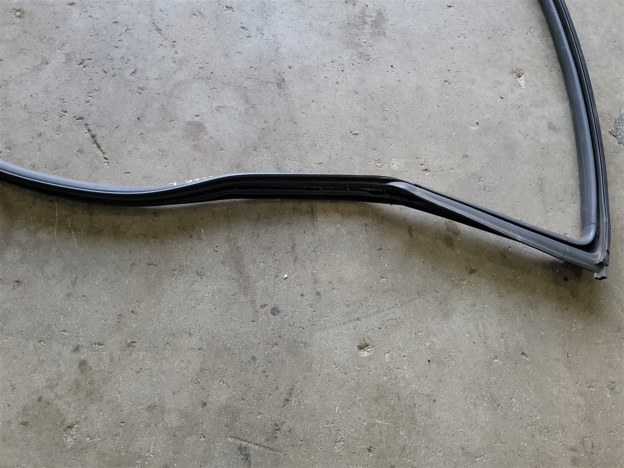 2013 CAMARO LH DRIVER DOOR WEATHERSTRIP 33720 - image 6