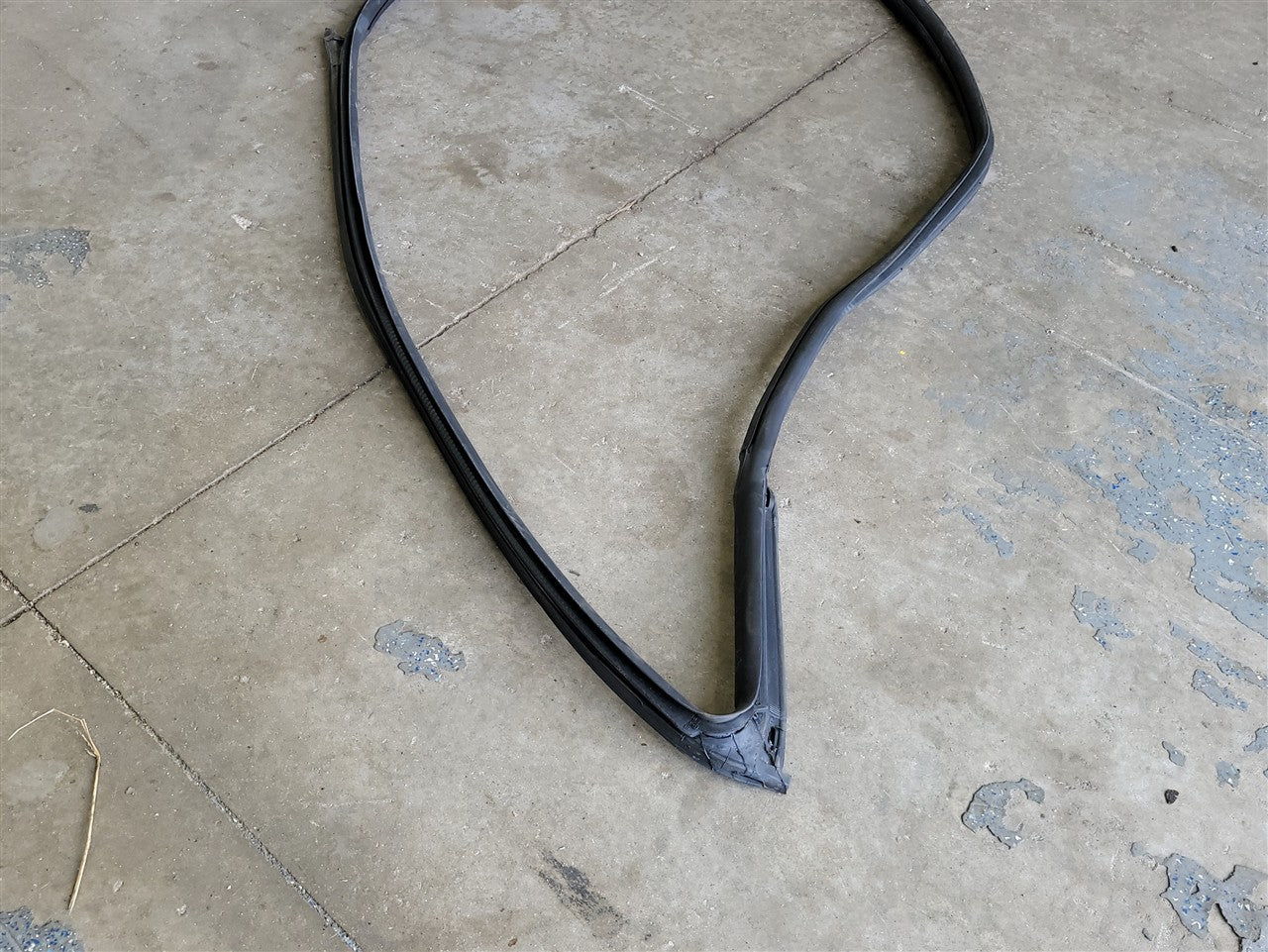 2013 CAMARO LH DRIVER DOOR WEATHERSTRIP 33720 - image 9