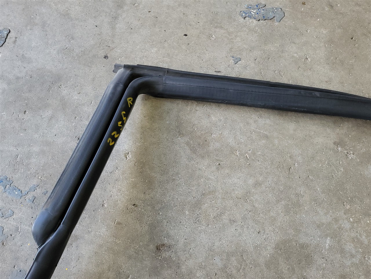 2013 CAMARO RH PASSENGER DOOR WEATHERSTRIP 33721 - image 4