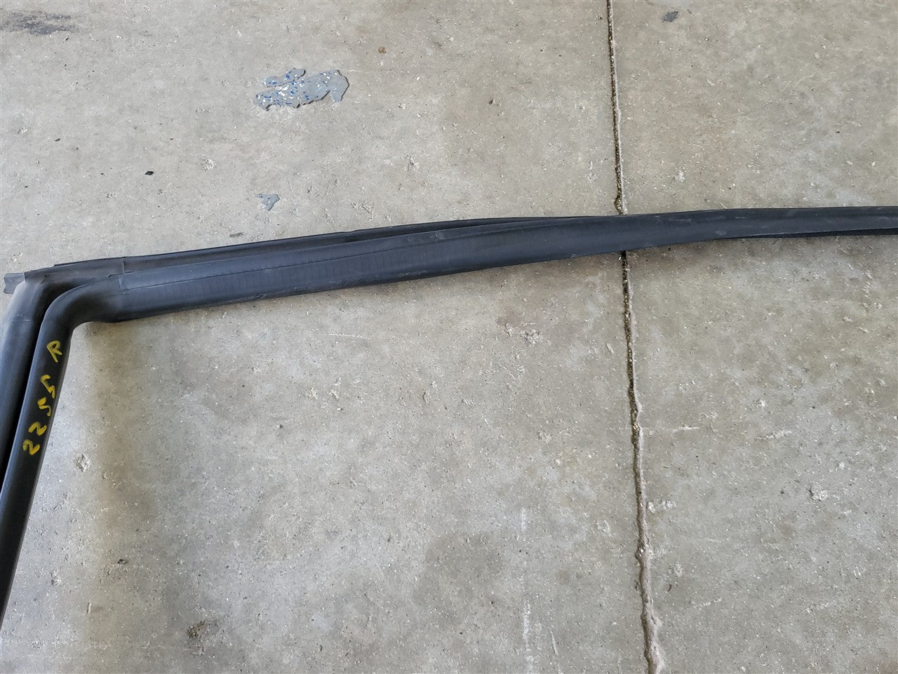 2013 CAMARO RH PASSENGER DOOR WEATHERSTRIP 33721 - image 5