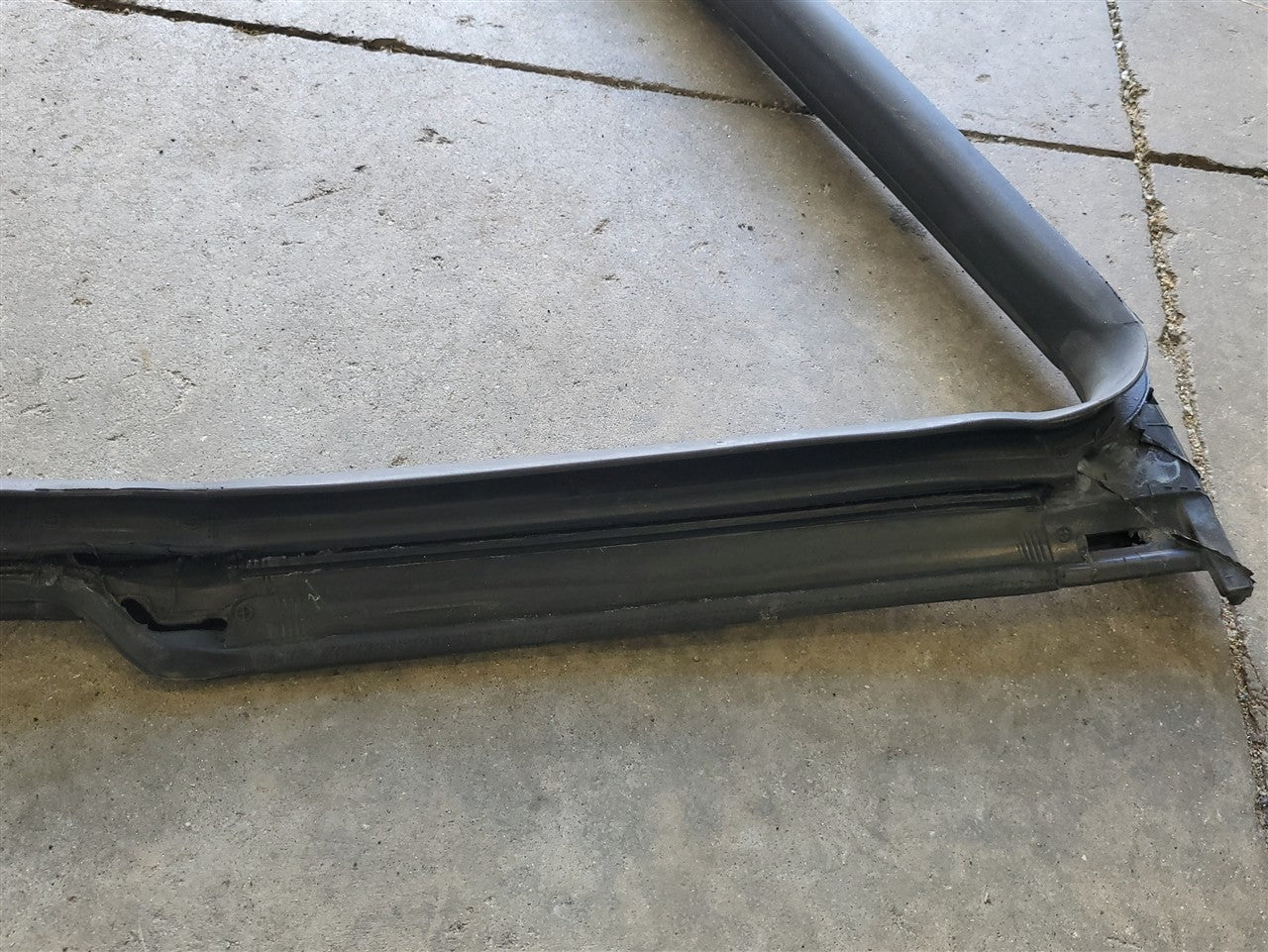 2013 CAMARO RH PASSENGER DOOR WEATHERSTRIP 33721 - image 9