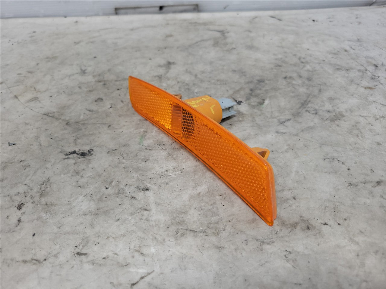 2016 CAMARO FRONT DRIVER AMBER MARKER LIGHT 33724 - image 2