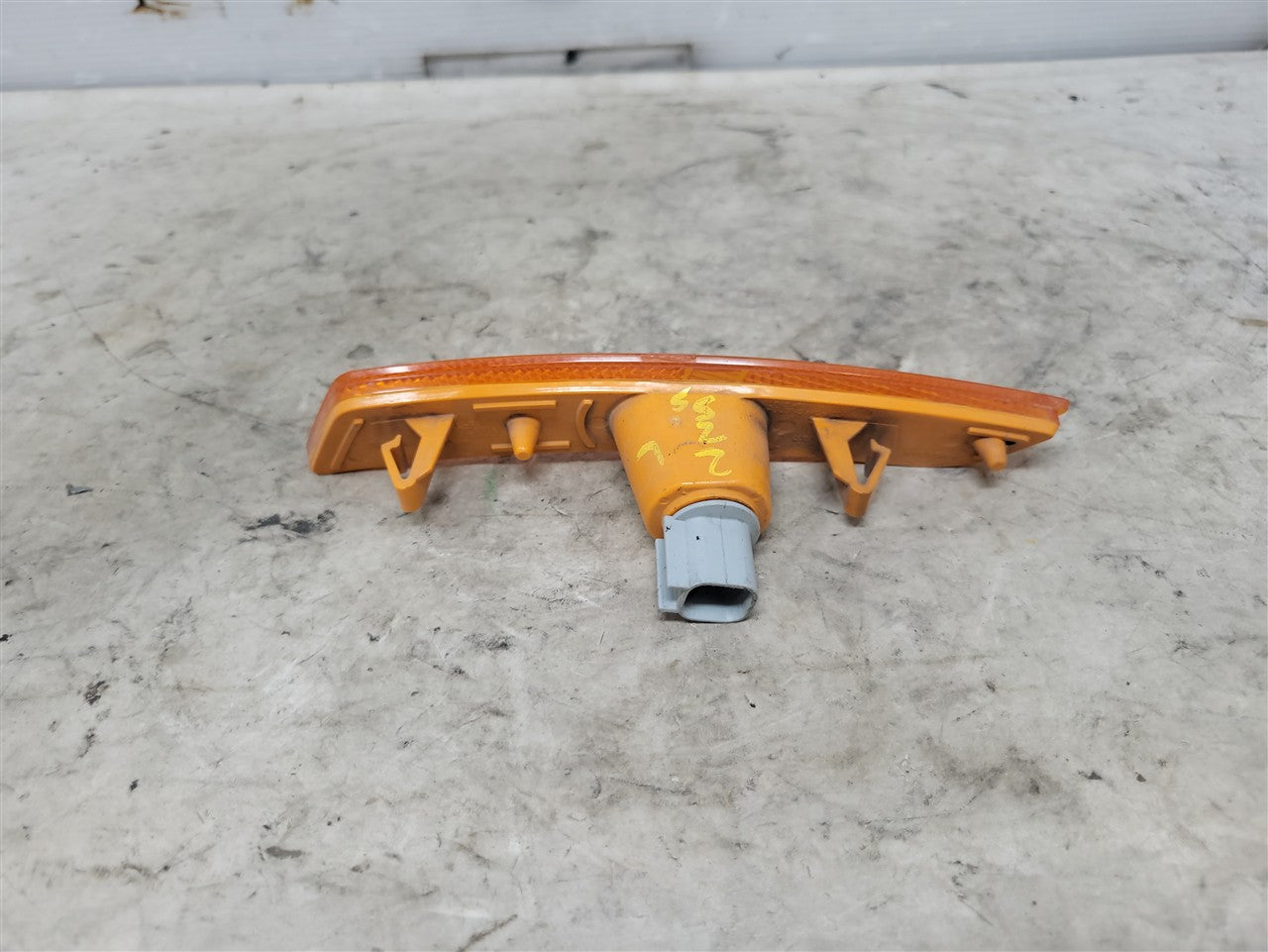 2016 CAMARO FRONT DRIVER AMBER MARKER LIGHT 33724 - image 5