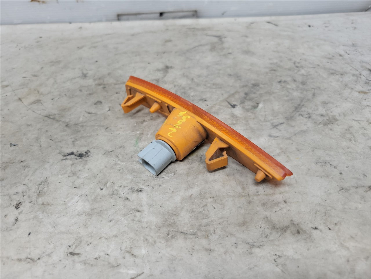 2016 CAMARO FRONT DRIVER AMBER MARKER LIGHT 33724 - image 6