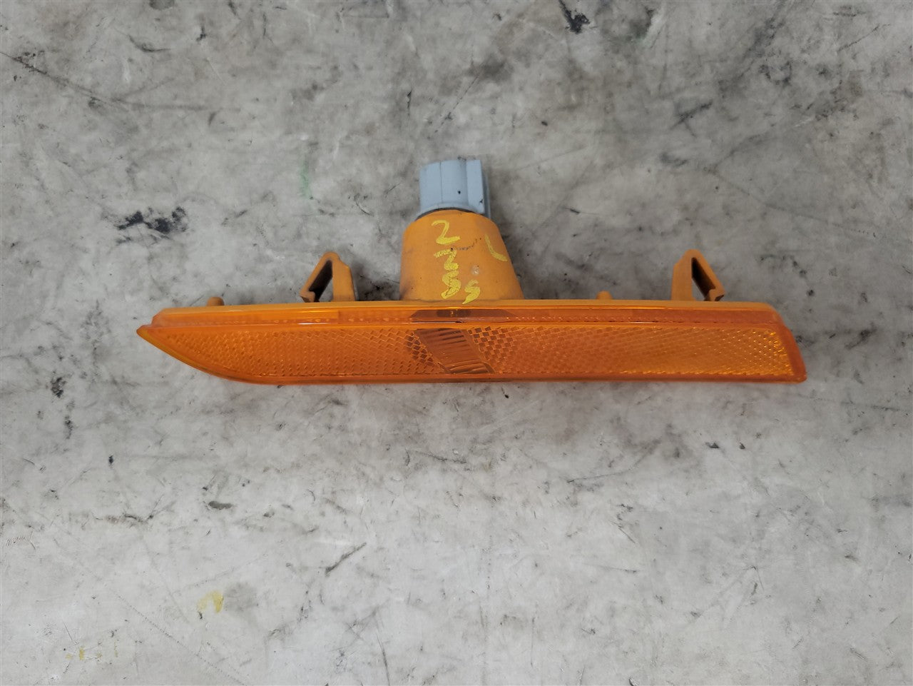 2016 CAMARO FRONT DRIVER AMBER MARKER LIGHT 33724 - image 9