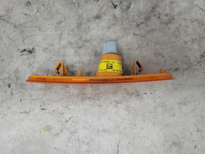 2016 CAMARO FRONT DRIVER AMBER MARKER LIGHT 33724 - image 10