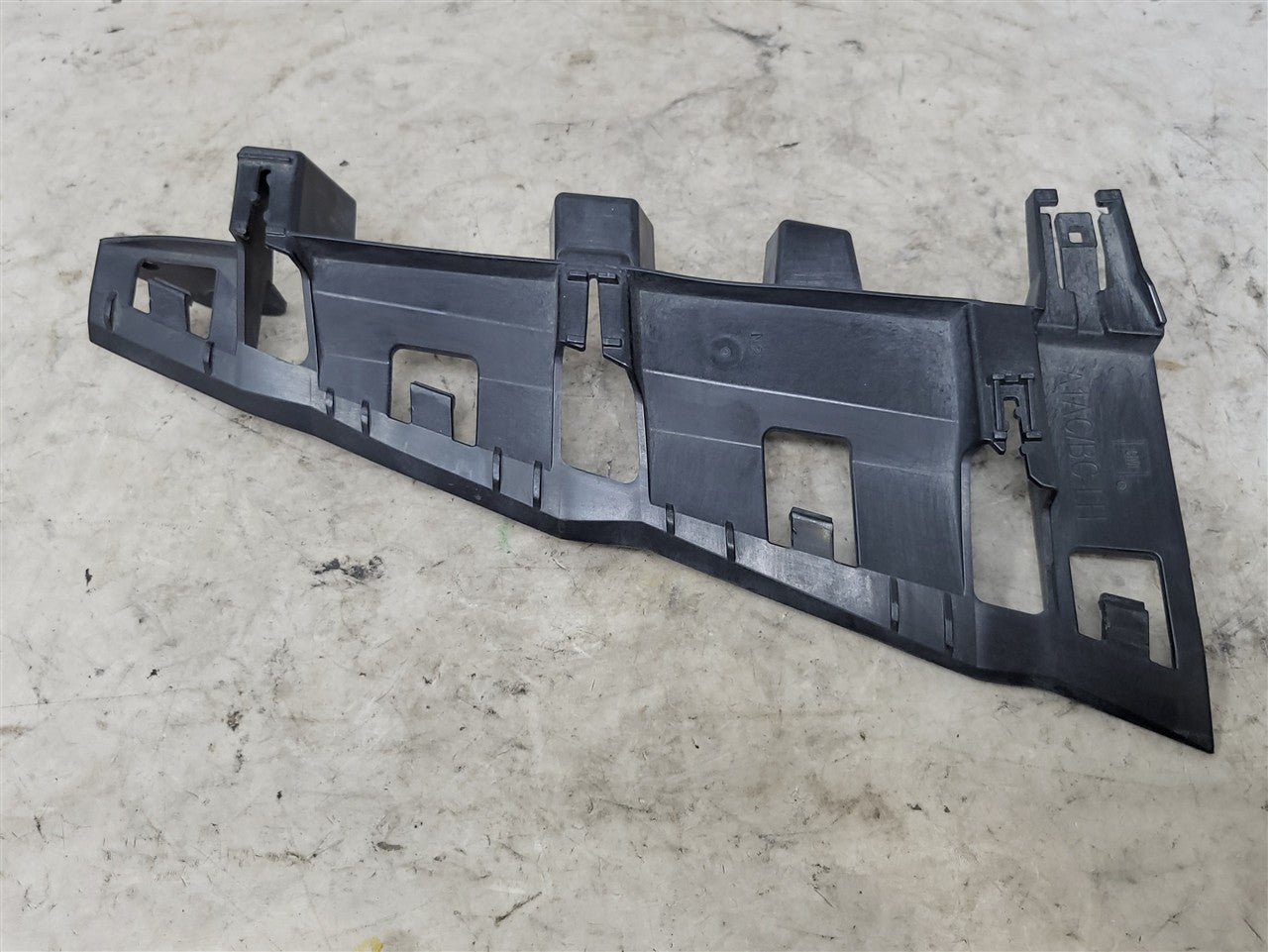 2016 CAMARO LH TAIL LIGHT LAMP BRACKET 84035465 33726 - image 1