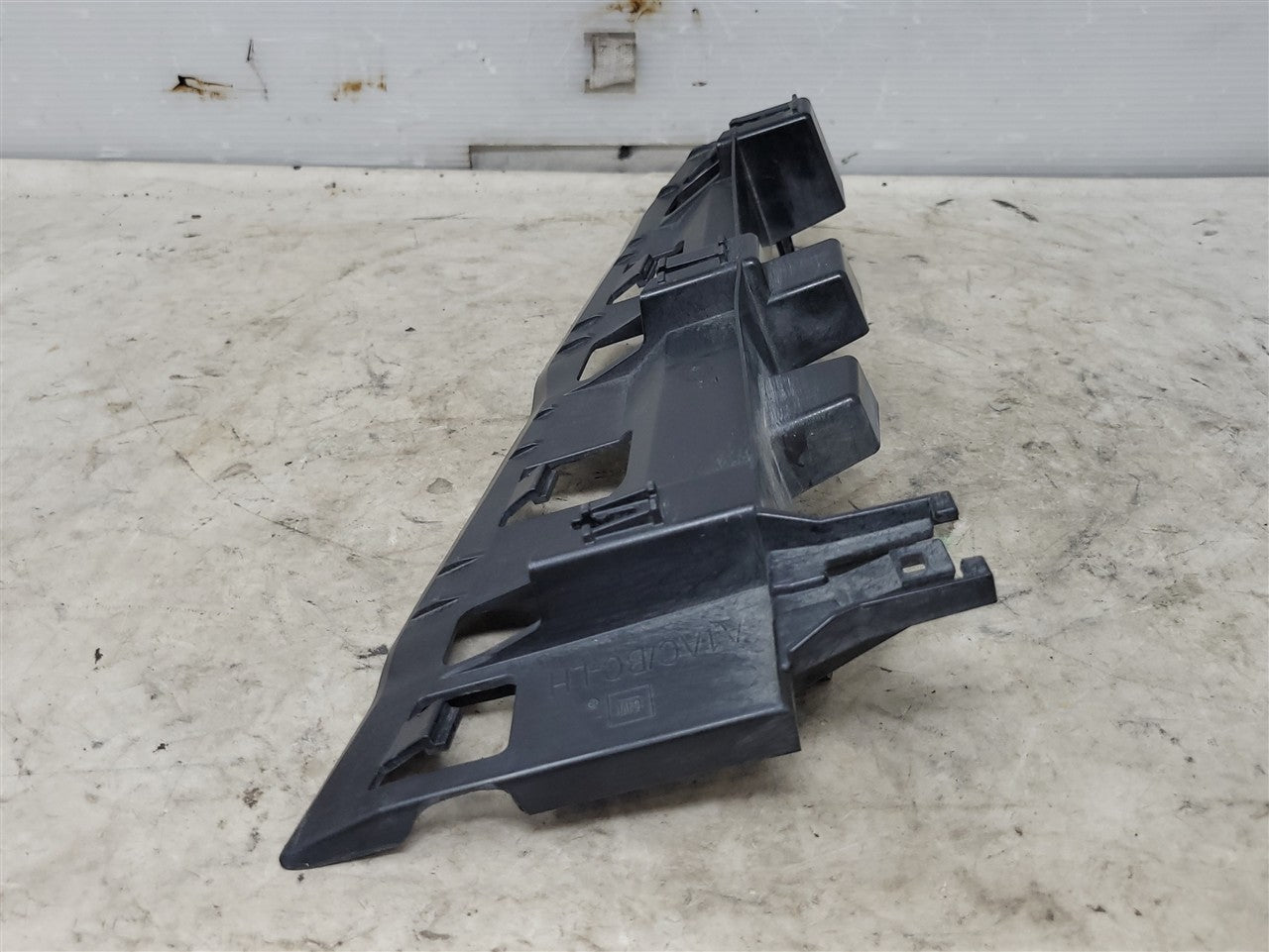 2016 CAMARO LH TAIL LIGHT LAMP BRACKET 84035465 33726 - image 3