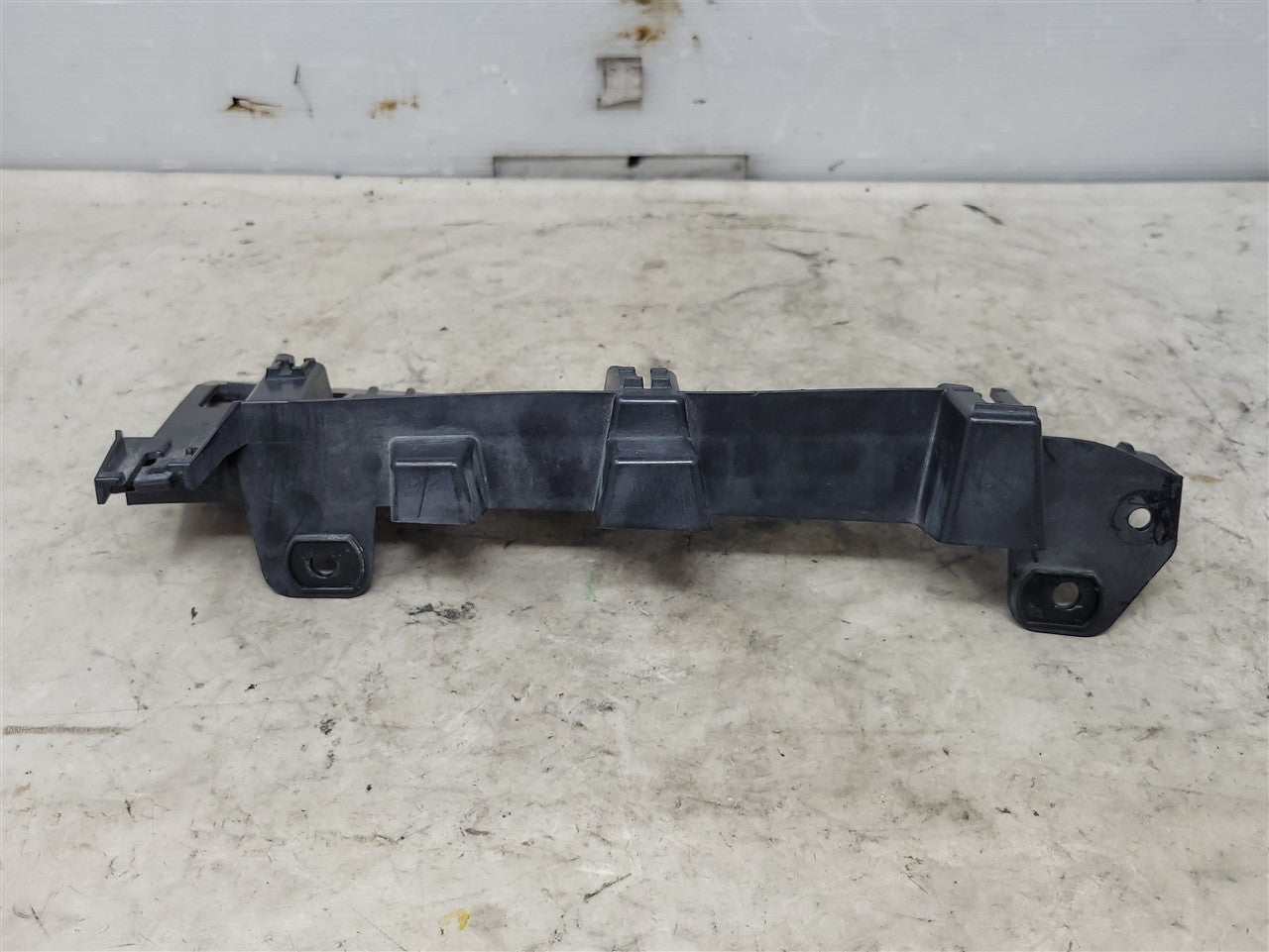 2016 CAMARO LH TAIL LIGHT LAMP BRACKET 84035465 33726 - image 4