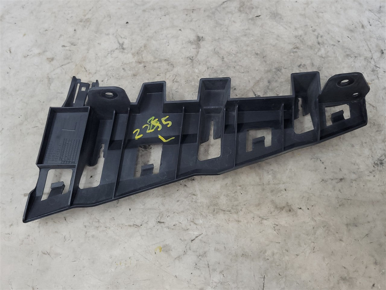 2016 CAMARO LH TAIL LIGHT LAMP BRACKET 84035465 33726 - image 6