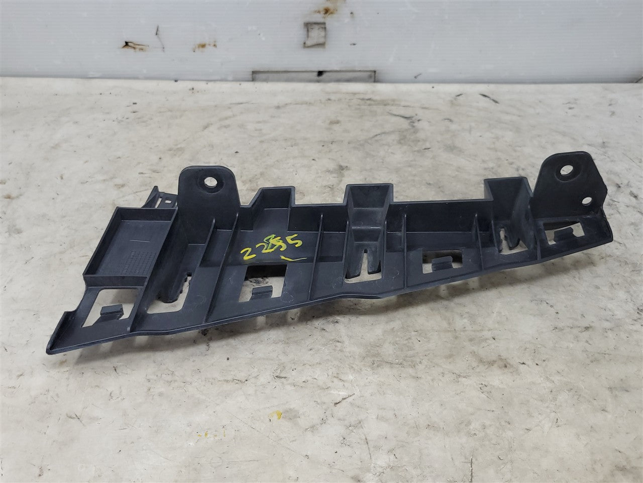 2016 CAMARO LH TAIL LIGHT LAMP BRACKET 84035465 33726 - image 7