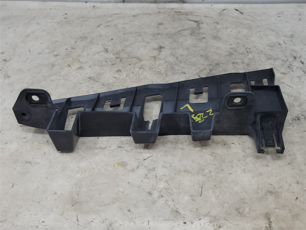 2016 CAMARO LH TAIL LIGHT LAMP BRACKET 84035465 33726 - image 9