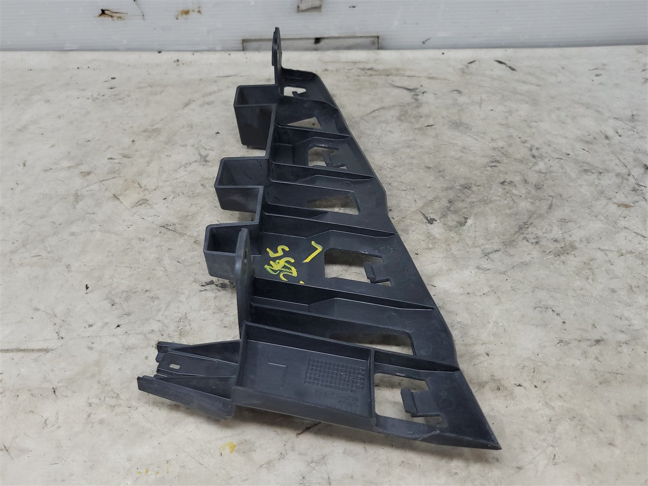 2016 CAMARO LH TAIL LIGHT LAMP BRACKET 84035465 33726 - image 10