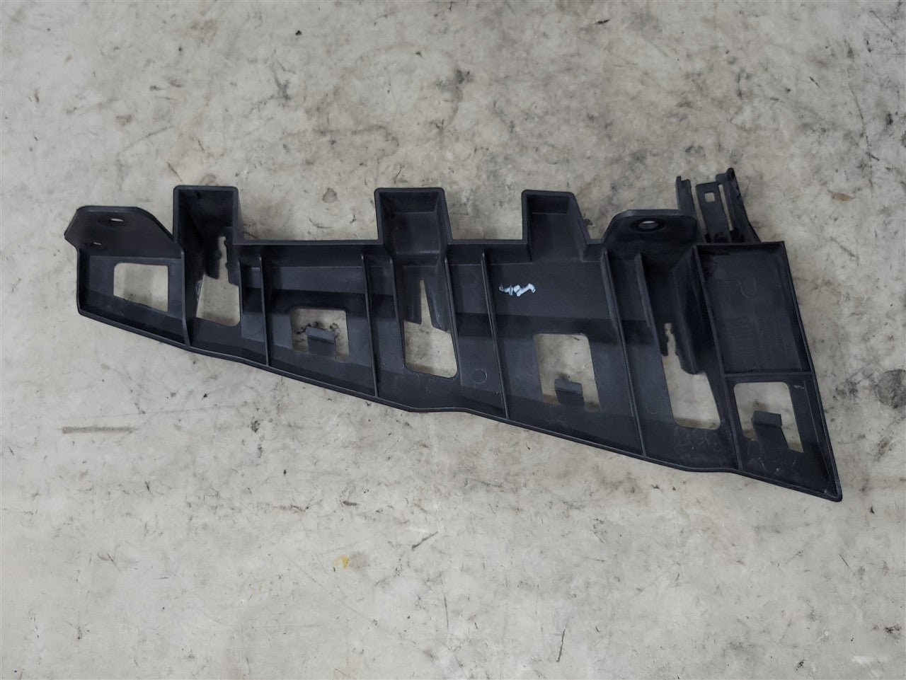 2016 CAMARO RH TAIL LIGHT LAMP BRACKET 84035465 33727 - image 6