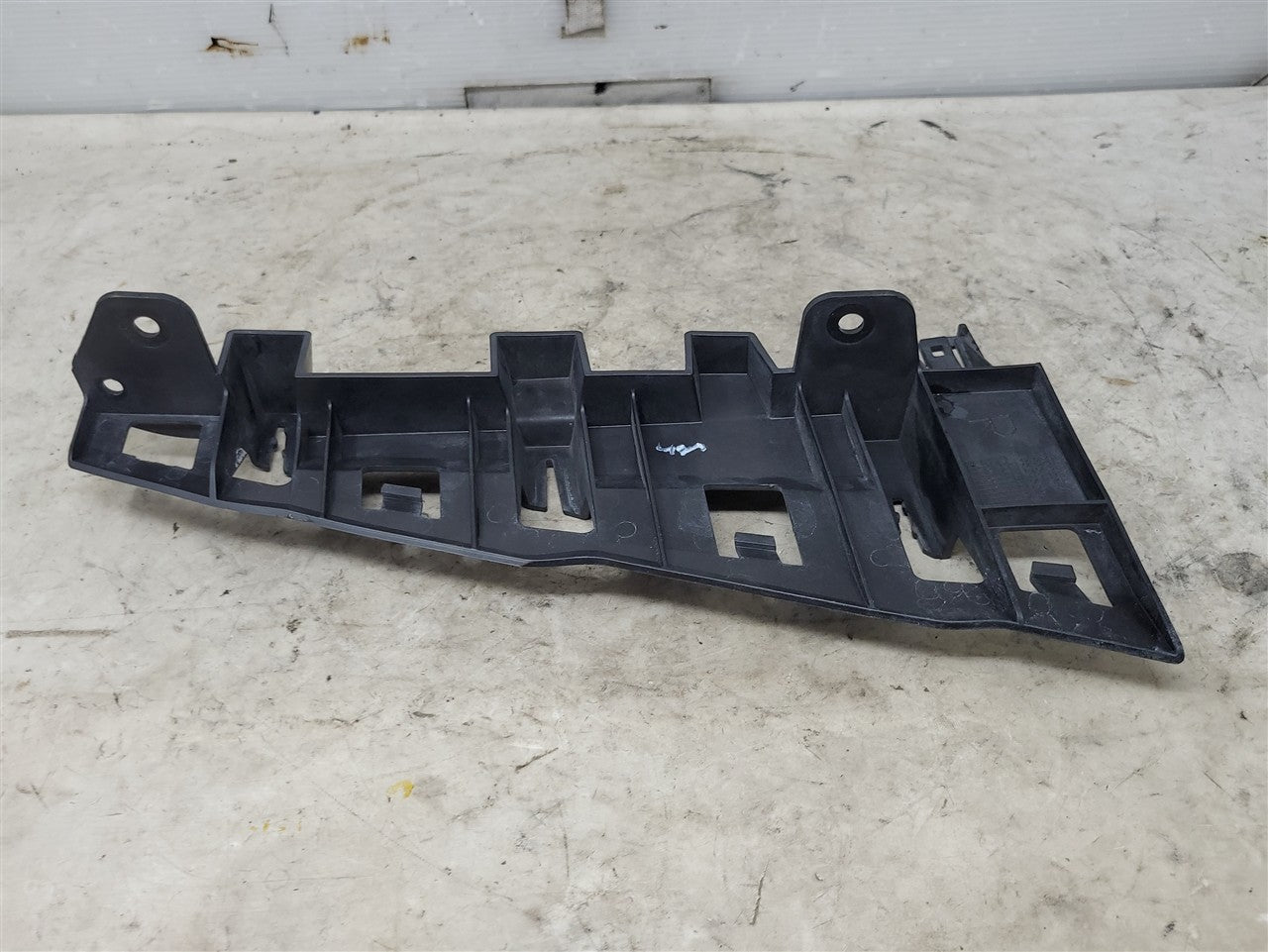 2016 CAMARO RH TAIL LIGHT LAMP BRACKET 84035465 33727 - image 7
