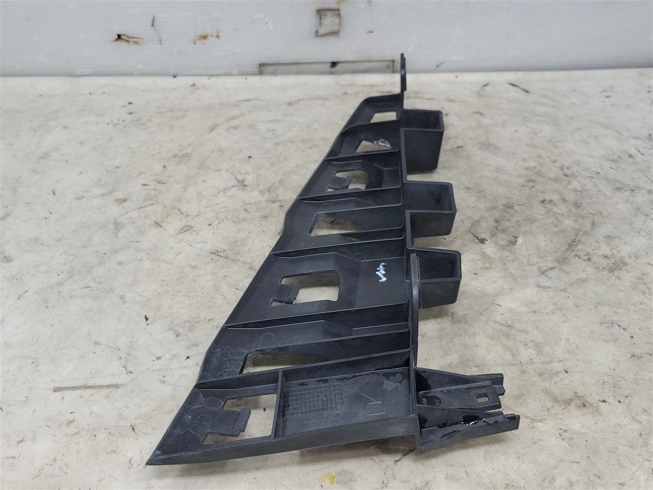 2016 CAMARO RH TAIL LIGHT LAMP BRACKET 84035465 33727 - image 8