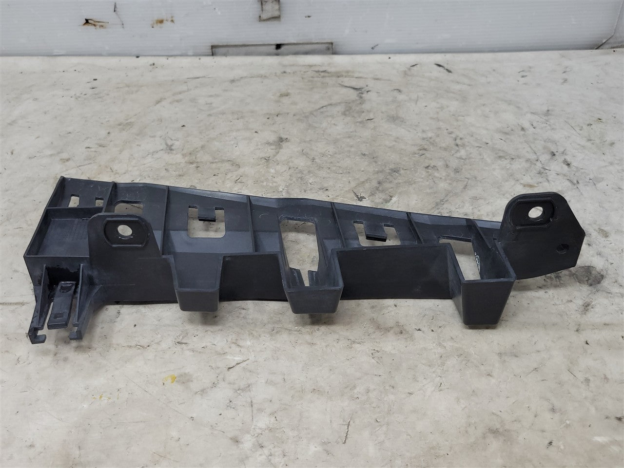 2016 CAMARO RH TAIL LIGHT LAMP BRACKET 84035465 33727 - image 9