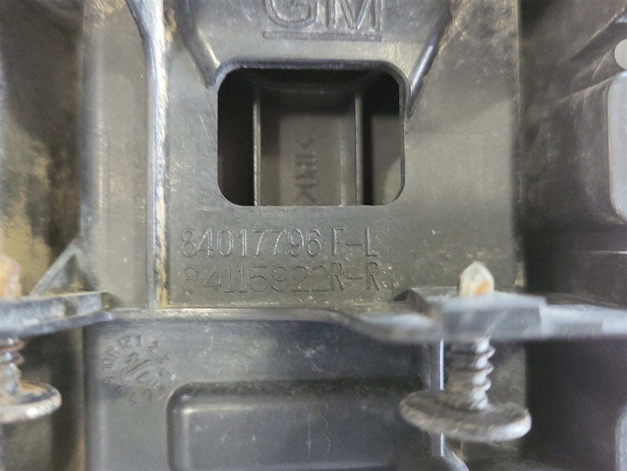 2018 SIERDEN15 LH DRIVER RUNNING BOARD FRONT ENDCAP 33729 - image 7