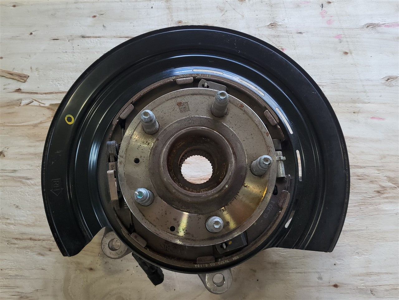 2018 CAMARO RH PASSENGER REAR SPINDLE SS 1LE 10K 33733 - image 1