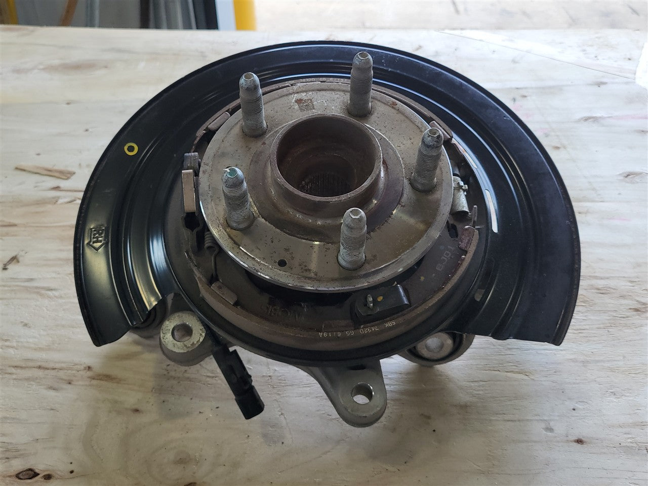 2018 CAMARO RH PASSENGER REAR SPINDLE SS 1LE 10K 33733 - image 2