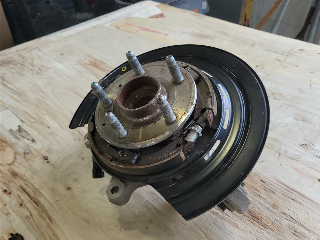 2018 CAMARO RH PASSENGER REAR SPINDLE SS 1LE 10K 33733 - image 4