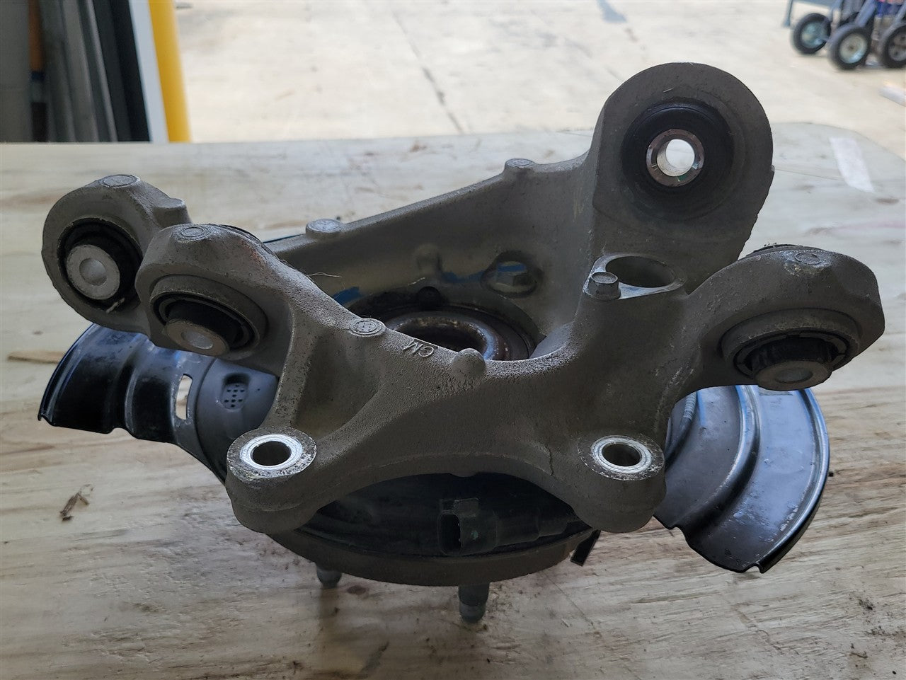 2018 CAMARO RH PASSENGER REAR SPINDLE SS 1LE 10K 33733 - image 9