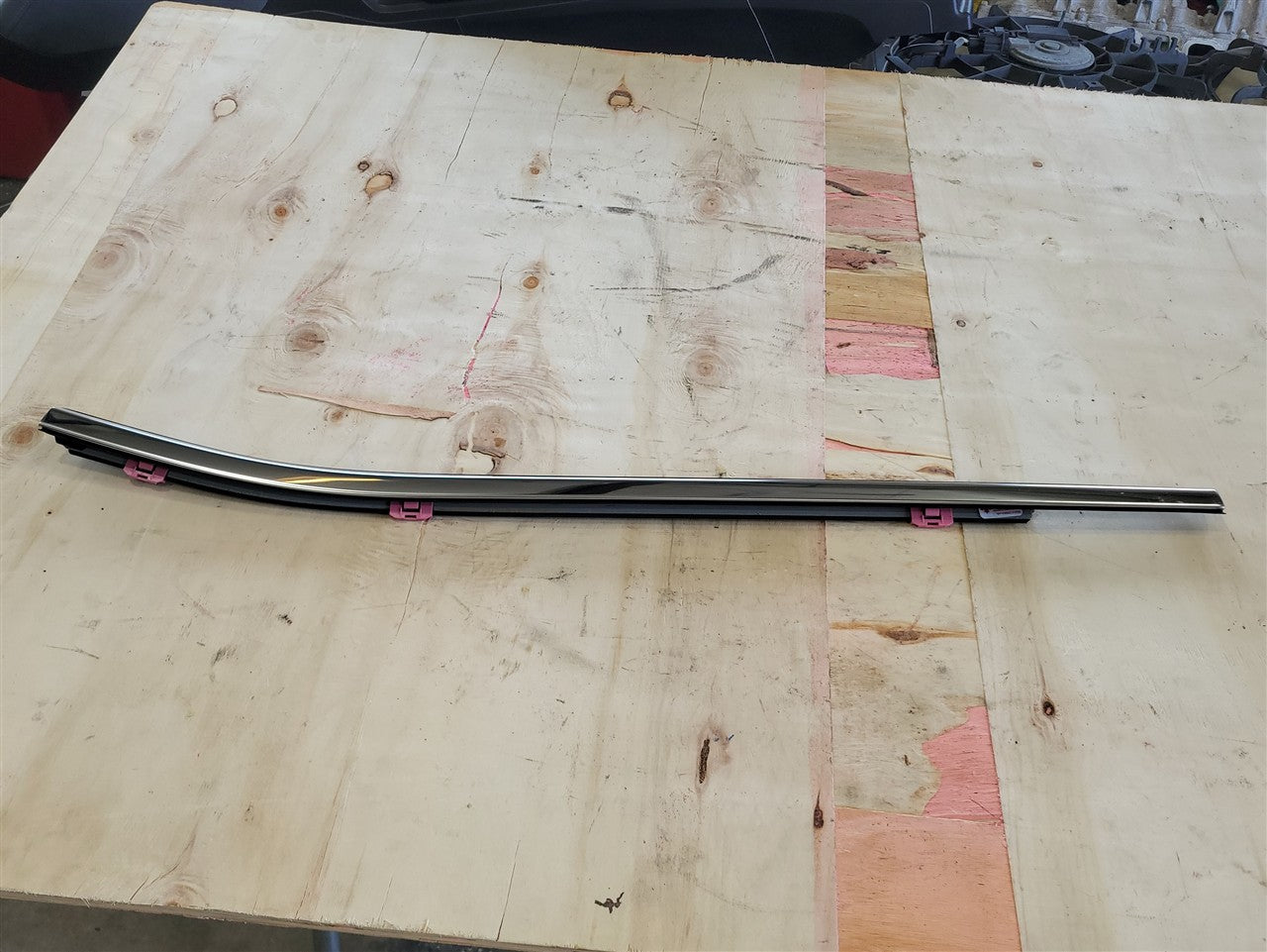 2022 SIERRA150 RH REAR BELT REVEAL MOLDING 85038849 33737 - image 1