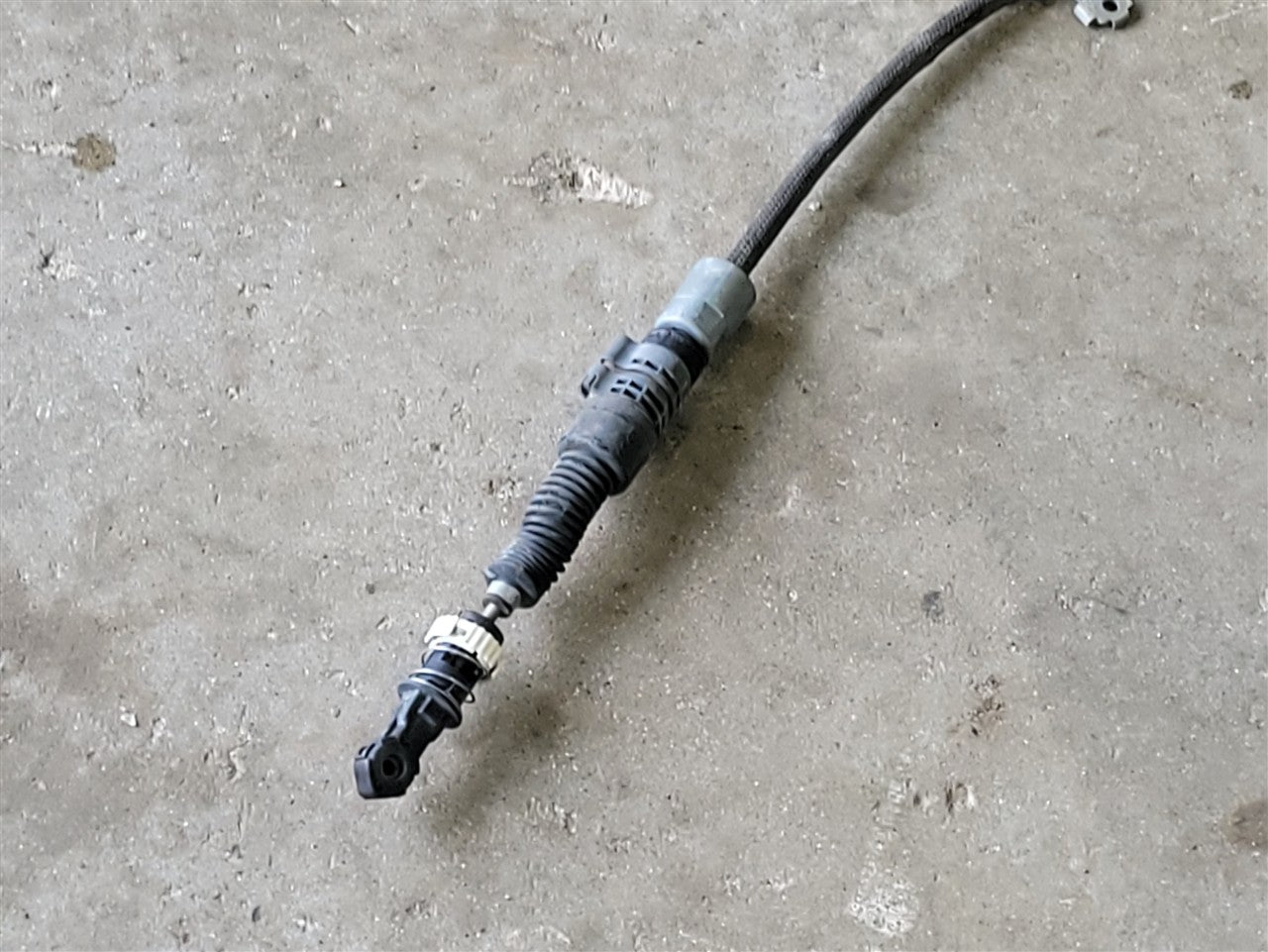 2016 CAMARO OEM AUTO SHIFT SHIFTER CABLE 74K 33740 - image 2