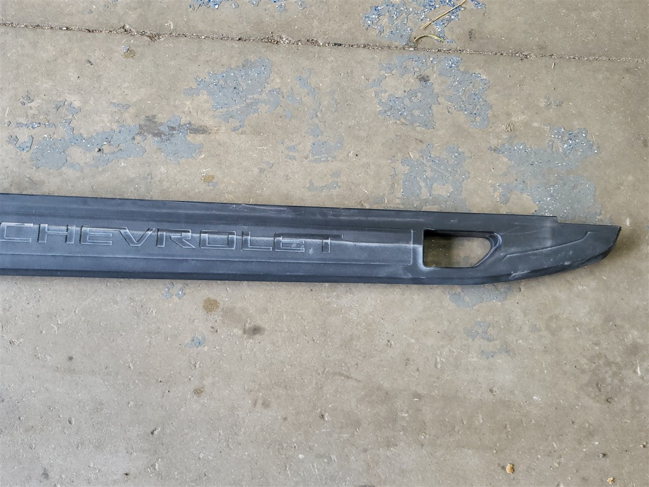 2022 SILVRDO15 LH DRIVER BED RAIL TRIM CHEVY 5'8" 33742 - image 4